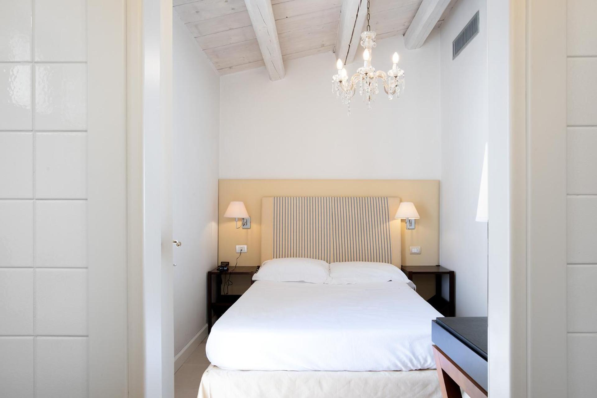 Small Double Room,1591341417:JPEG